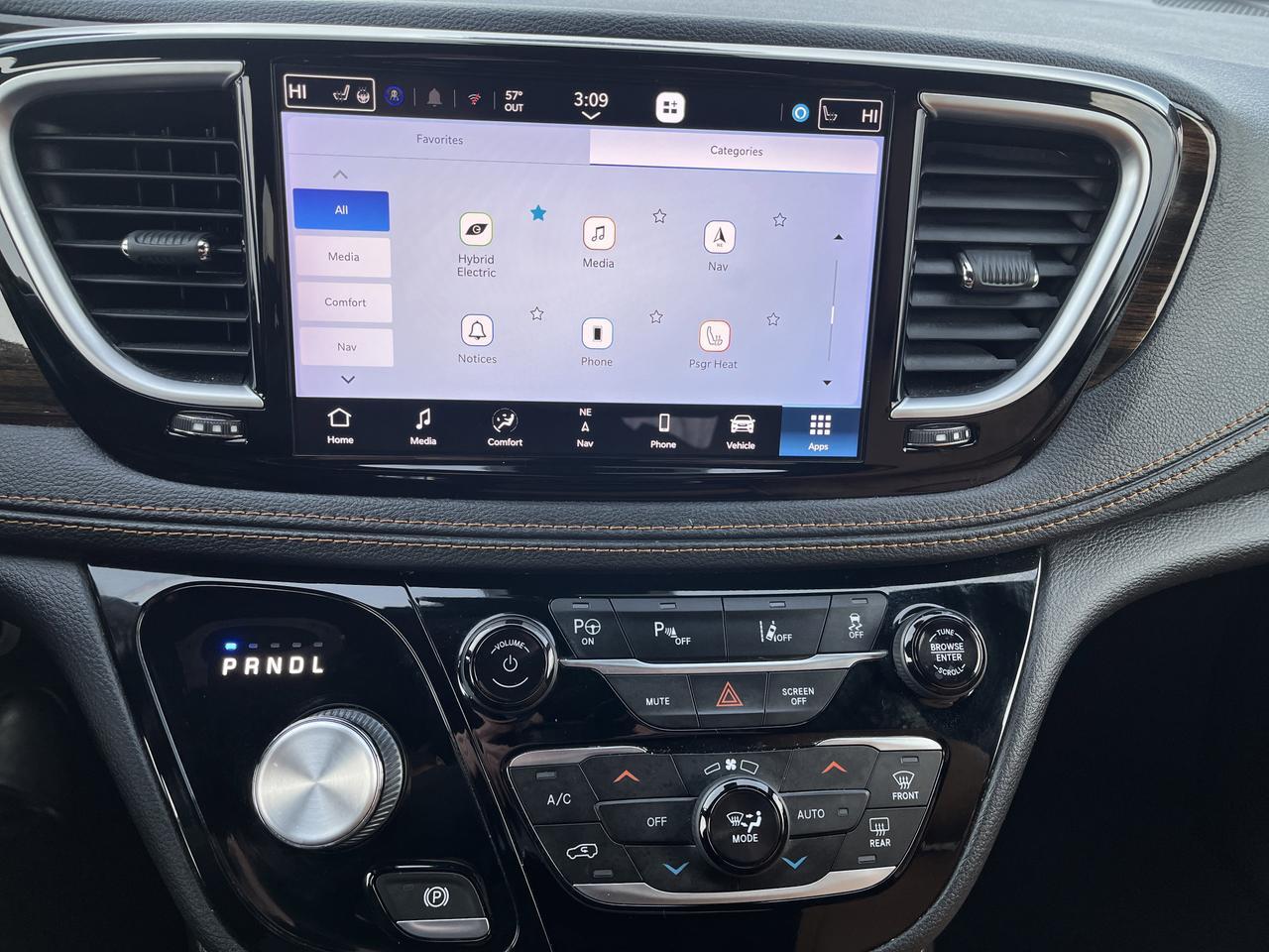 2021 Chrysler Pacifica Hybrid Pinnacle w/AdaptiveCruise Sunroof Nav HtdCldMemLthr HtdSteeringWheel Hands-FreeLftgt Saukville WI