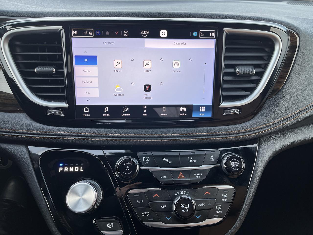 2021 Chrysler Pacifica Hybrid Pinnacle w/AdaptiveCruise Sunroof Nav HtdCldMemLthr HtdSteeringWheel Hands-FreeLftgt Saukville WI