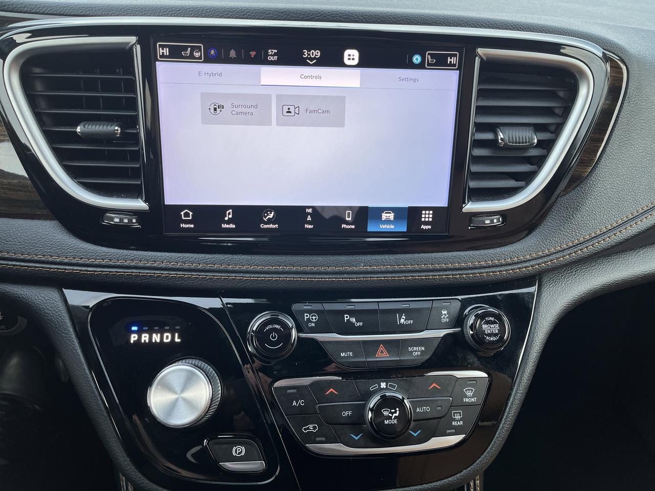 2021 Chrysler Pacifica Hybrid Pinnacle w/AdaptiveCruise Sunroof Nav HtdCldMemLthr HtdSteeringWheel Hands-FreeLftgt Saukville WI