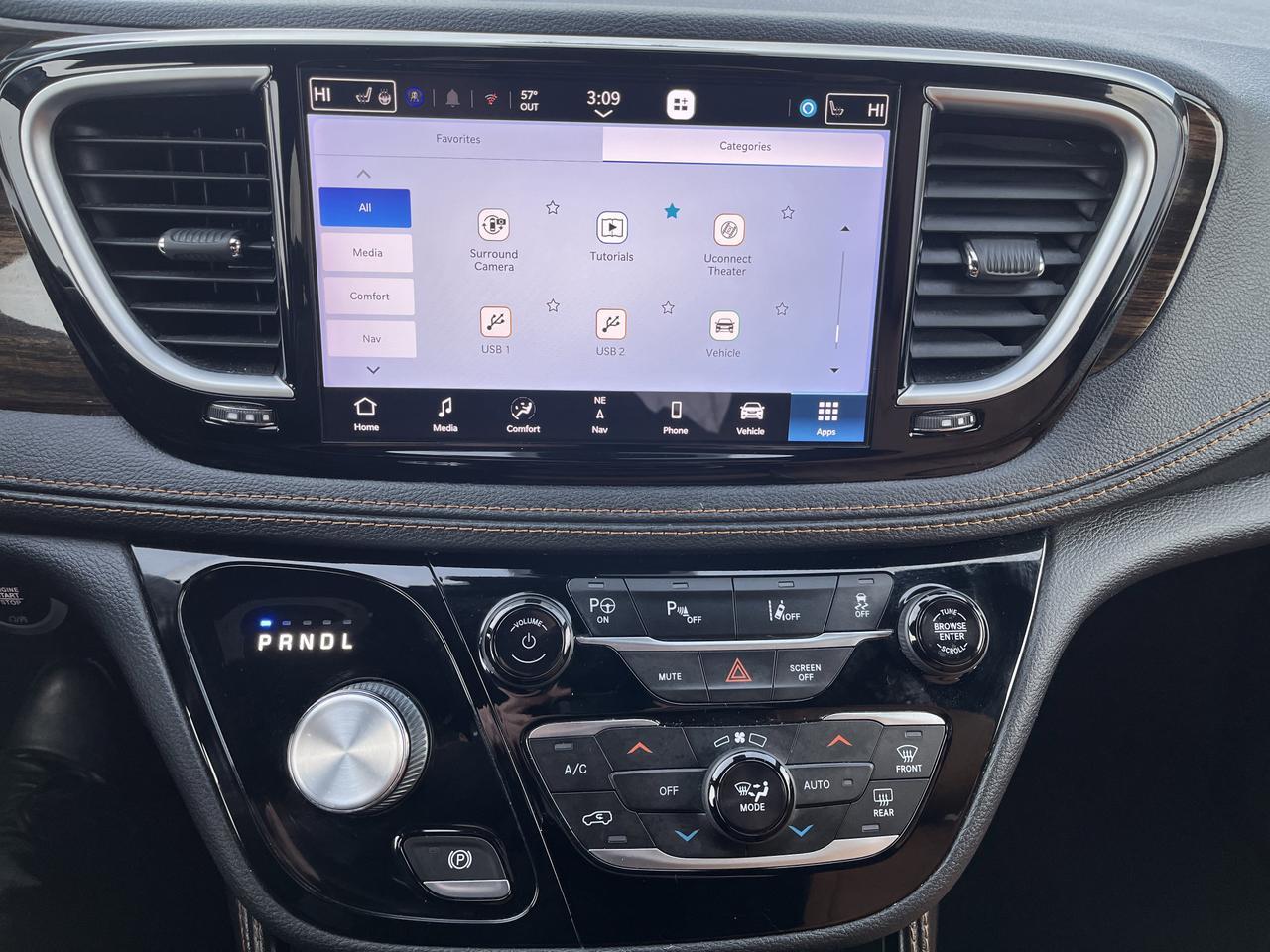 2021 Chrysler Pacifica Hybrid Pinnacle w/AdaptiveCruise Sunroof Nav HtdCldMemLthr HtdSteeringWheel Hands-FreeLftgt Saukville WI