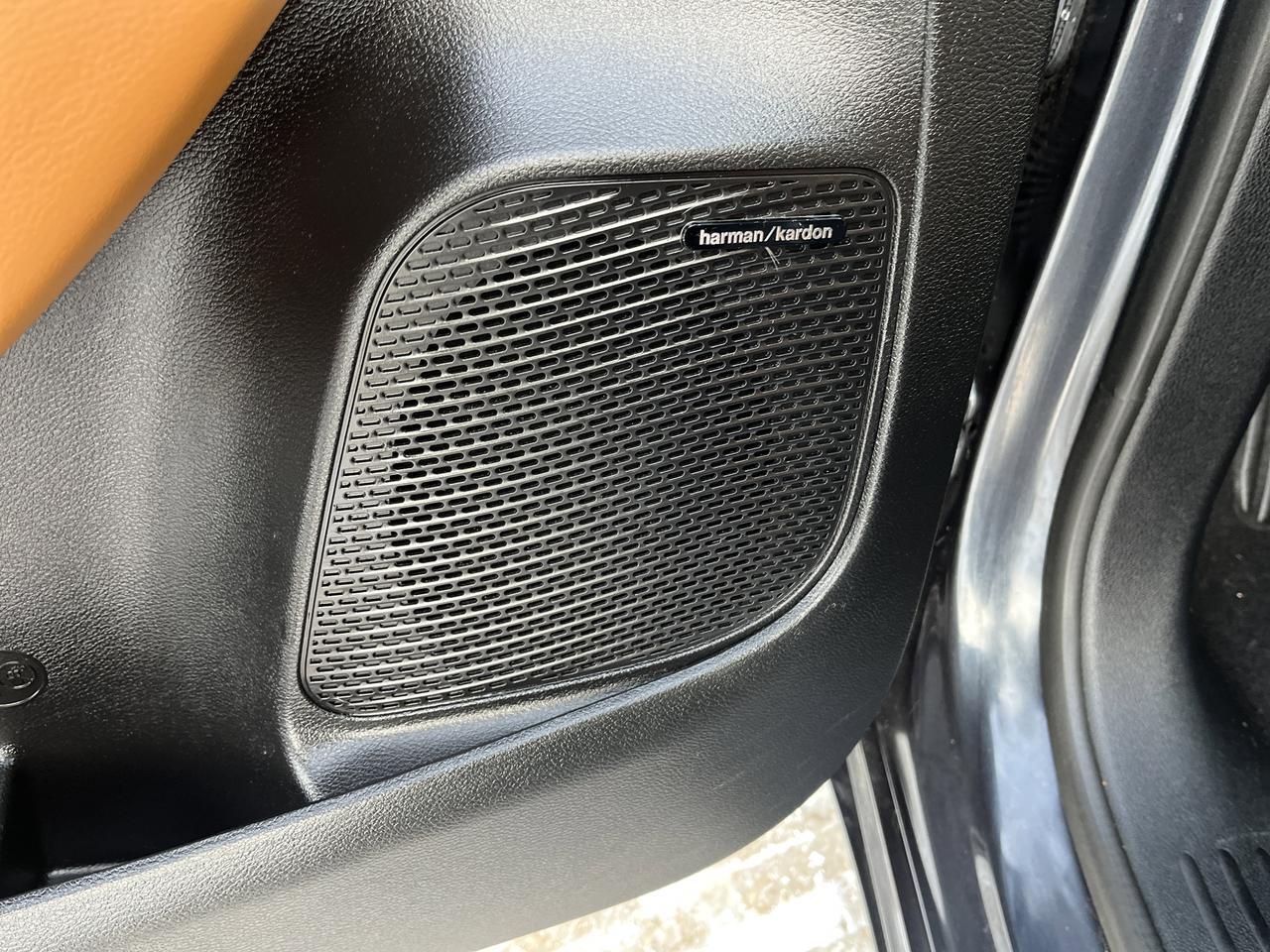 2021 Chrysler Pacifica Hybrid Pinnacle w/AdaptiveCruise Sunroof Nav HtdCldMemLthr HtdSteeringWheel Hands-FreeLftgt Saukville WI