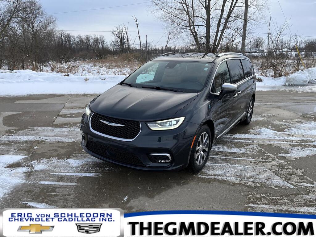 2021 Chrysler Pacifica Hybrid Pinnacle w/AdaptiveCruise Sunroof Nav HtdCldMemLthr HtdSteeringWheel Hands-FreeLftgt Milwaukee WI
