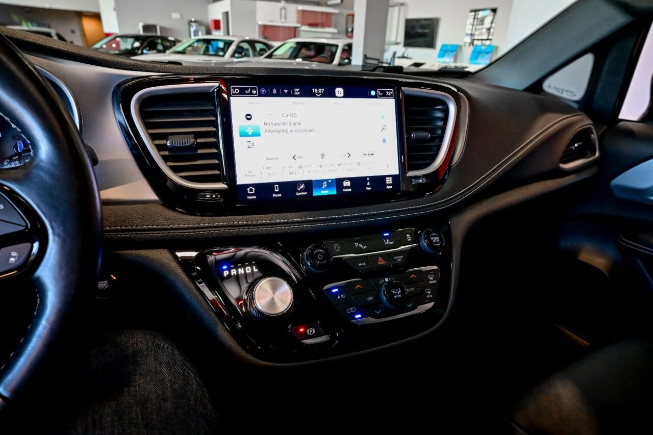 2021 Chrysler Pacifica Touring L AWD, Navigation Appearence Pkg Springfield NJ