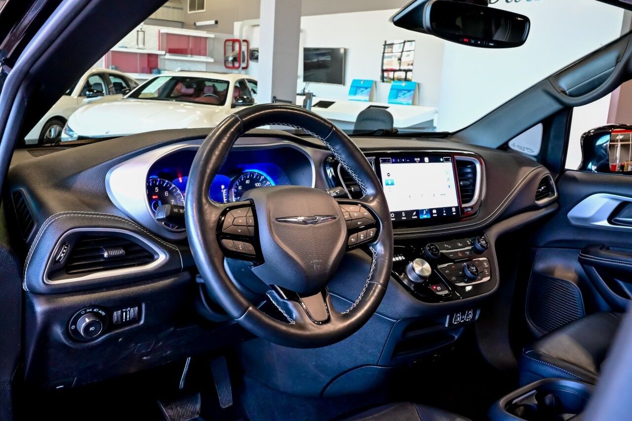 2021 Chrysler Pacifica Touring L AWD, Navigation Appearence Pkg Springfield NJ