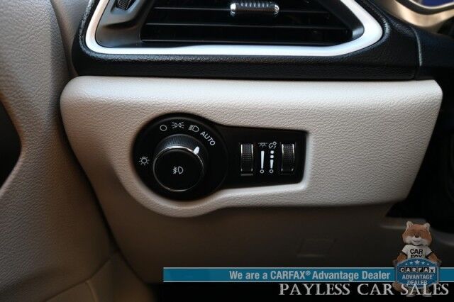 2021 Chrysler Pacifica Touring L / AutoStart / Power & Heated Leather Seats / Heated Steering Wheel / Lane Departure & Blind Spot Alert / Apple CarPlay & Android Auto / Back Up Camera / 3rd Row / Seats 8 / Block Heater / 1-Owner Anchorage AK
