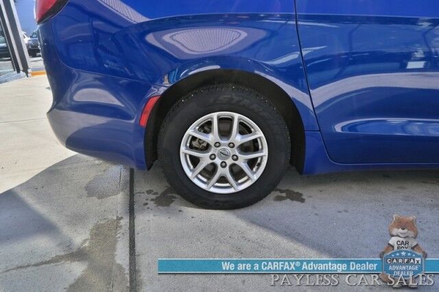 2021 Chrysler Pacifica Touring L / AutoStart / Power & Heated Leather Seats / Heated Steering Wheel / Lane Departure & Blind Spot Alert / Apple CarPlay & Android Auto / Back Up Camera / 3rd Row / Seats 8 / Block Heater / 1-Owner Anchorage AK