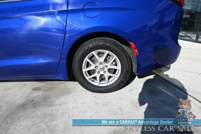 2021 Chrysler Pacifica Touring L / AutoStart / Power & Heated Leather Seats / Heated Steering Wheel / Lane Departure & Blind Spot Alert / Apple CarPlay & Android Auto / Back Up Camera / 3rd Row / Seats 8 / Block Heater / 1-Owner Anchorage AK