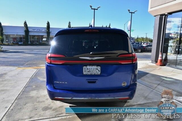2021 Chrysler Pacifica Touring L / AutoStart / Power & Heated Leather Seats / Heated Steering Wheel / Lane Departure & Blind Spot Alert / Apple CarPlay & Android Auto / Back Up Camera / 3rd Row / Seats 8 / Block Heater / 1-Owner Anchorage AK