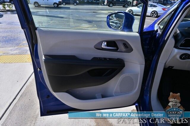2021 Chrysler Pacifica Touring L / AutoStart / Power & Heated Leather Seats / Heated Steering Wheel / Lane Departure & Blind Spot Alert / Apple CarPlay & Android Auto / Back Up Camera / 3rd Row / Seats 8 / Block Heater / 1-Owner Anchorage AK