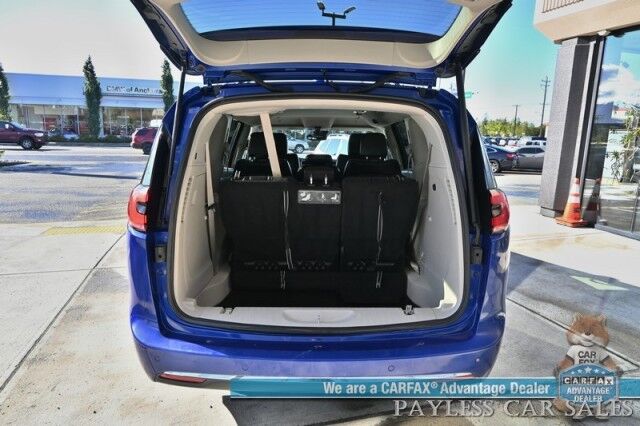 2021 Chrysler Pacifica Touring L / AutoStart / Power & Heated Leather Seats / Heated Steering Wheel / Lane Departure & Blind Spot Alert / Apple CarPlay & Android Auto / Back Up Camera / 3rd Row / Seats 8 / Block Heater / 1-Owner Anchorage AK