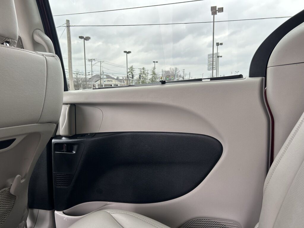 2021 Chrysler Pacifica Touring L Crestwood KY