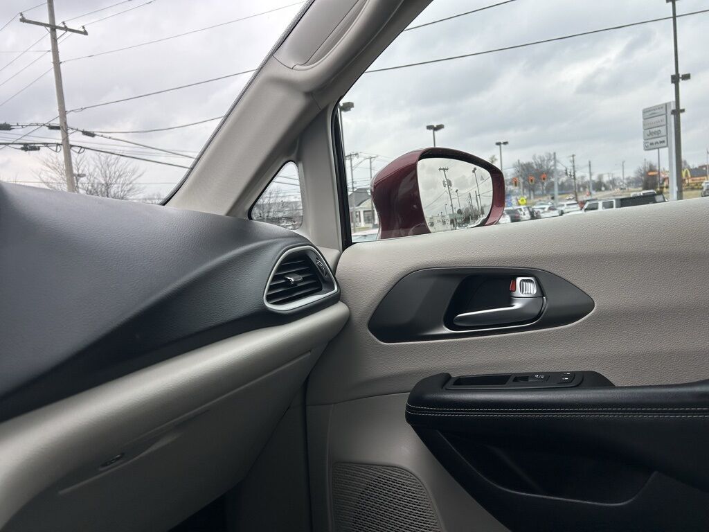 2021 Chrysler Pacifica Touring L Crestwood KY