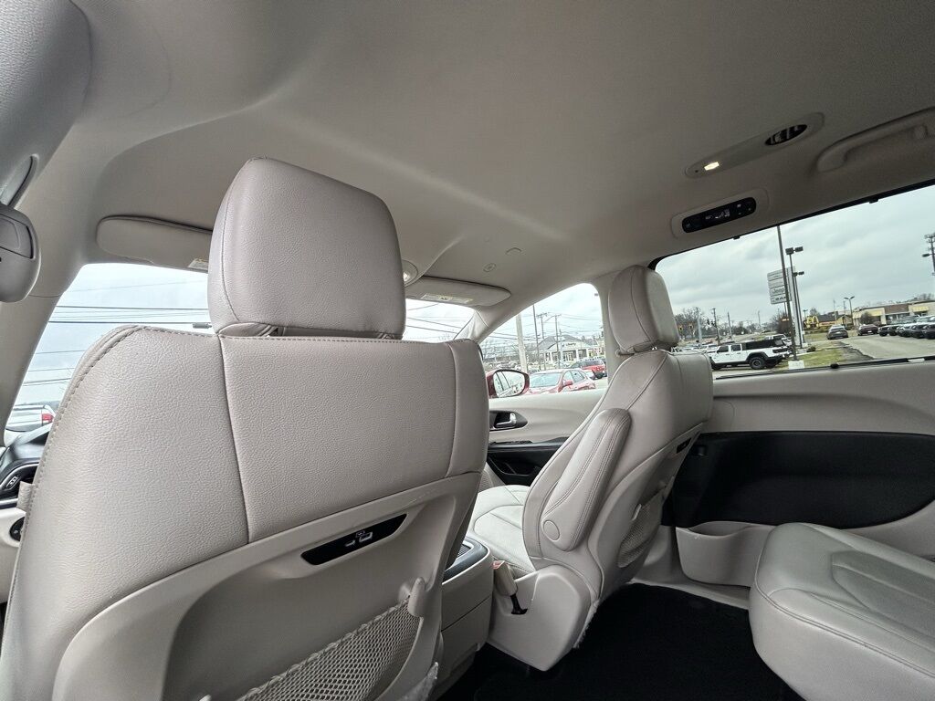 2021 Chrysler Pacifica Touring L Crestwood KY