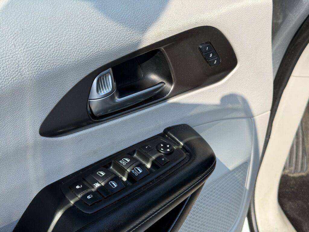 2021 Chrysler Pacifica Touring L Crestwood KY