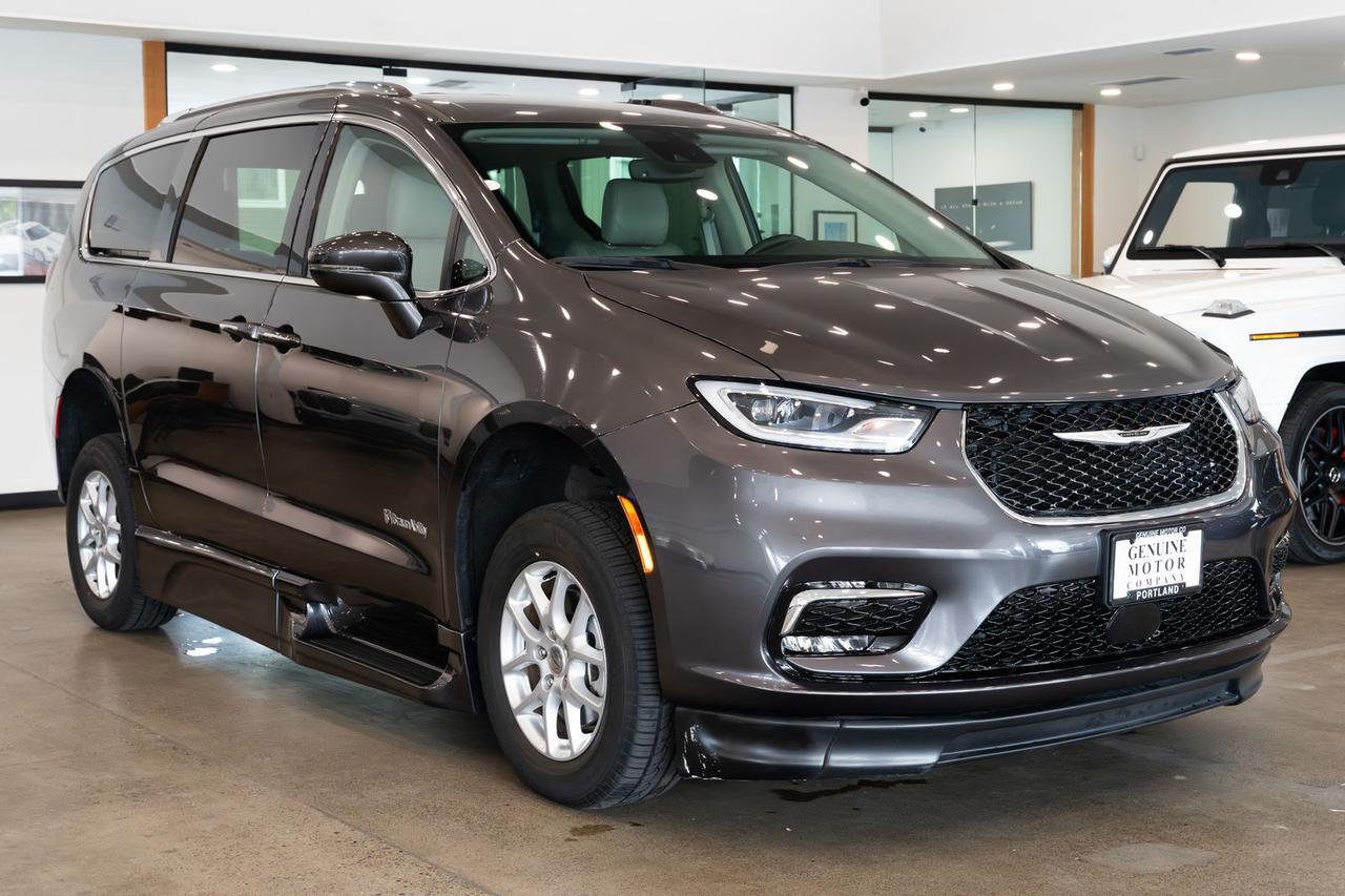 2021 Chrysler Pacifica Touring L