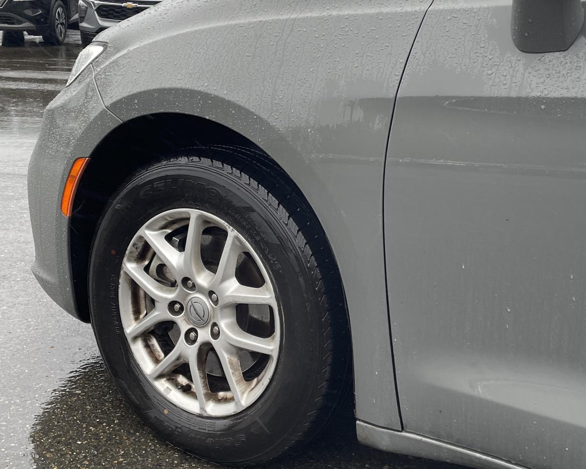 2021 Chrysler Pacifica Touring L Minivan 4D