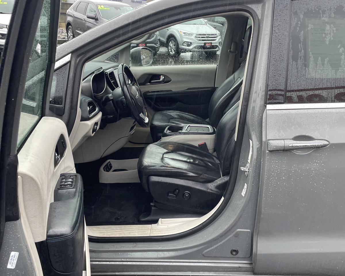 2021 Chrysler Pacifica Touring L Minivan 4D Port Orchard WA