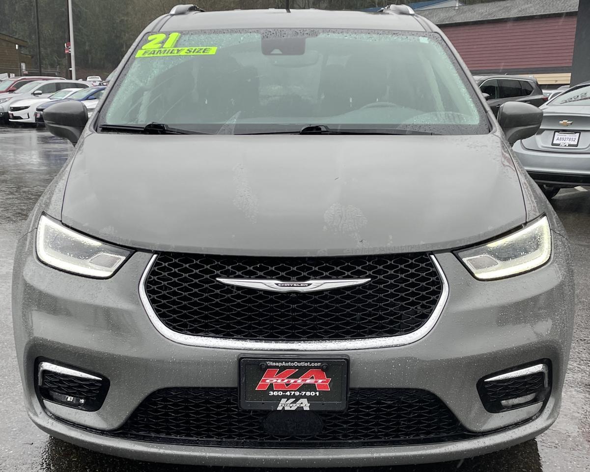 2021 Chrysler Pacifica Touring L Minivan 4D