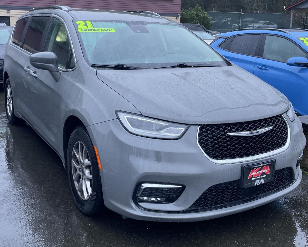 2021 Chrysler Pacifica Touring L Minivan 4D