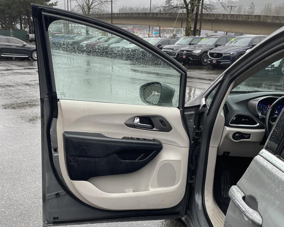 2021 Chrysler Pacifica Touring L Minivan 4D Port Orchard WA