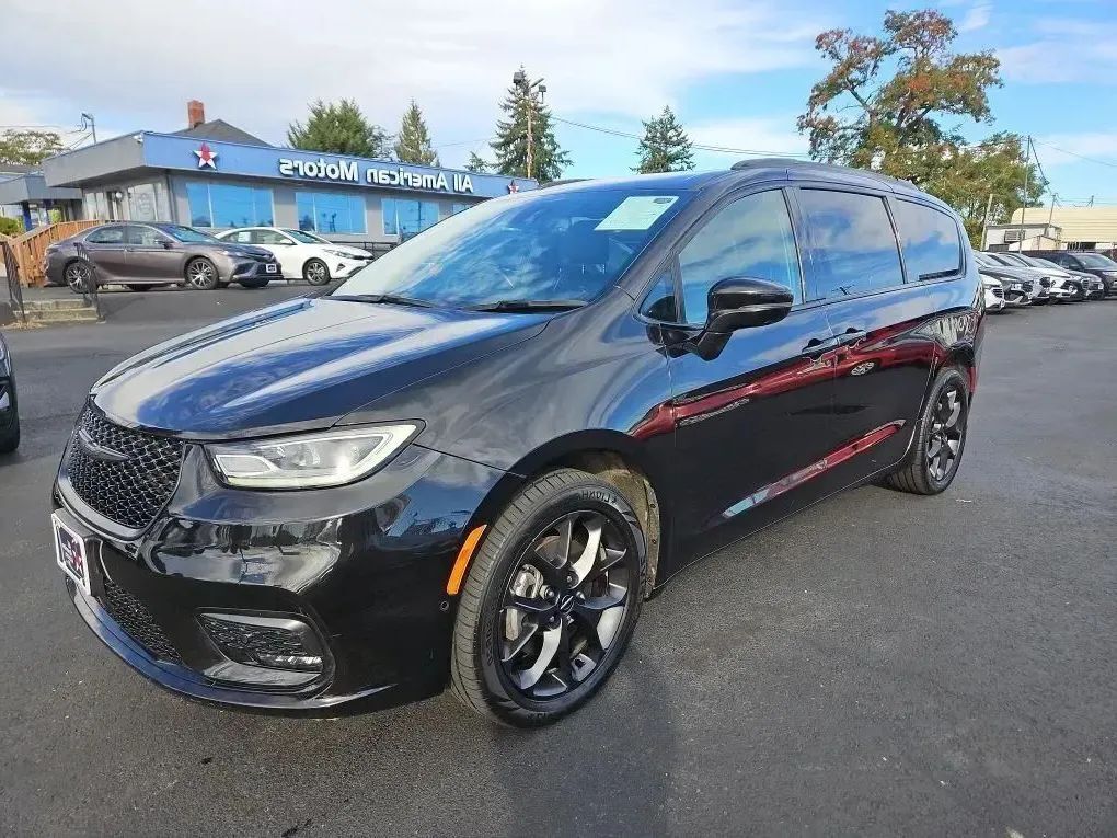 2021 Chrysler Pacifica Touring L Minivan 4D