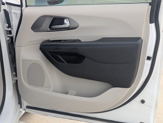 2021 Chrysler Pacifica Touring L Castroville TX