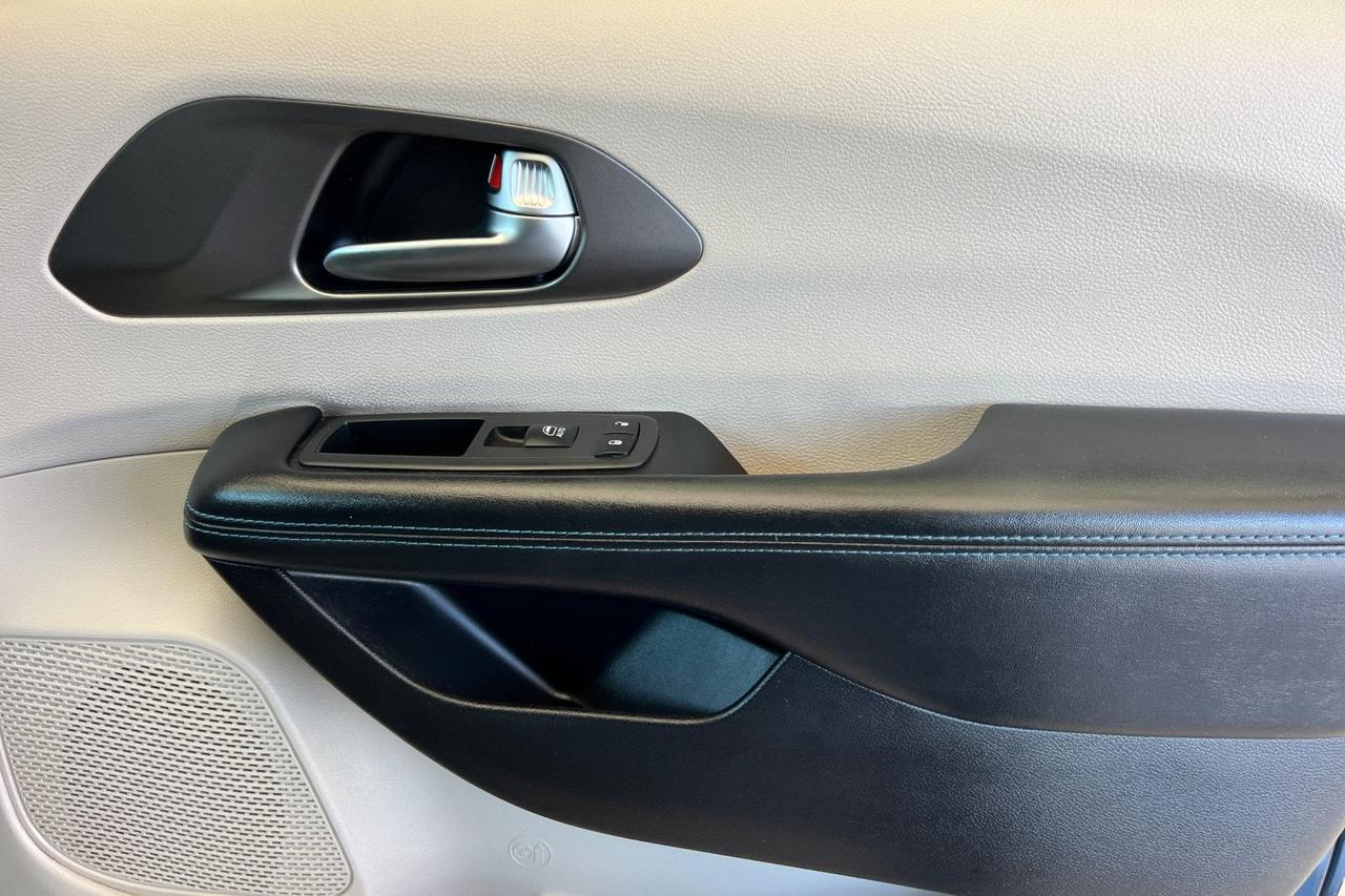 2021 Chrysler Pacifica Touring Roseville CA