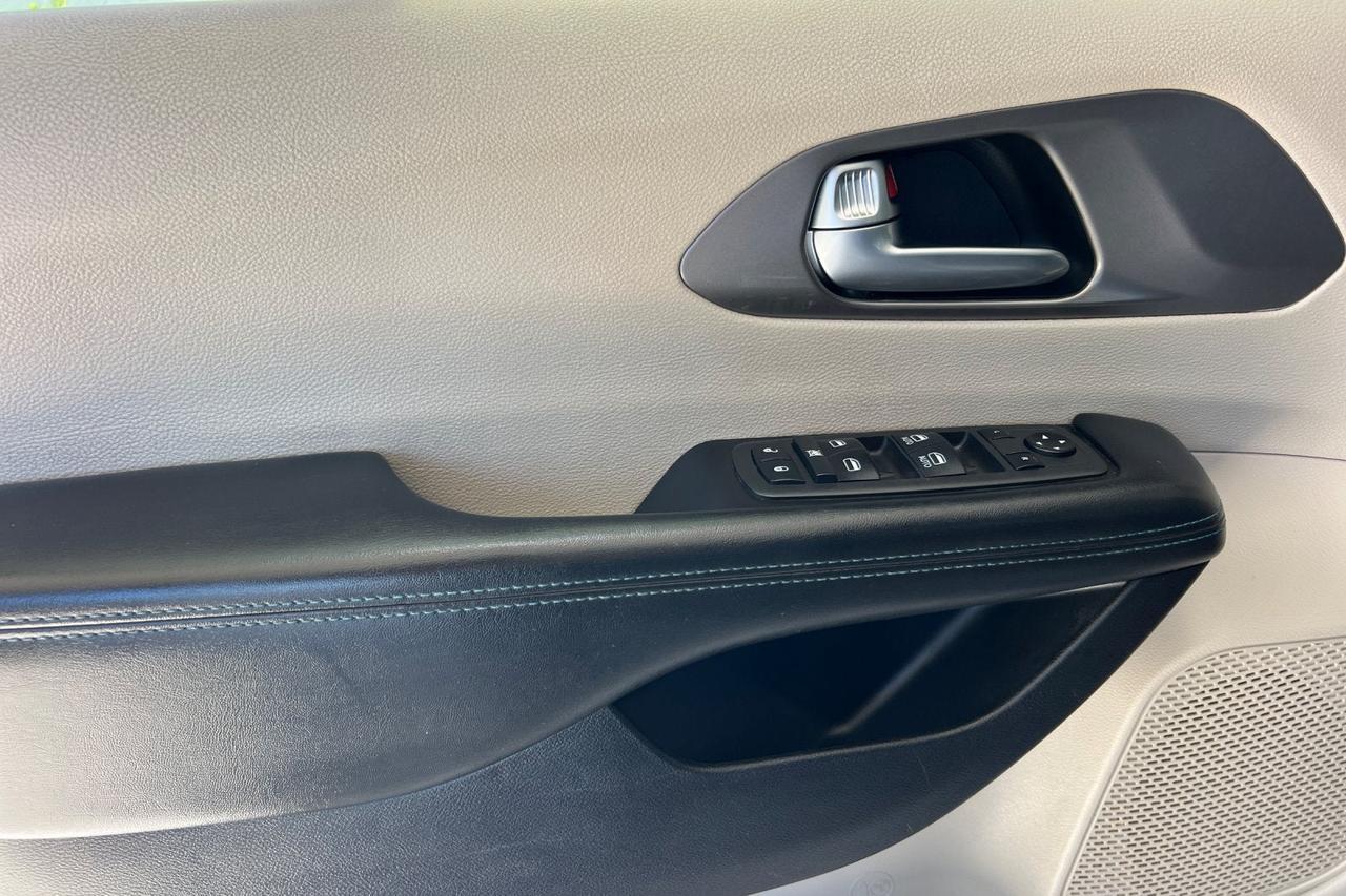 2021 Chrysler Pacifica Touring Roseville CA