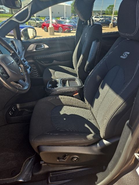 2021 Chrysler Pacifica Touring West Burlington IA