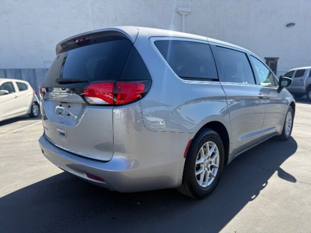 2021 Chrysler Voyager LX