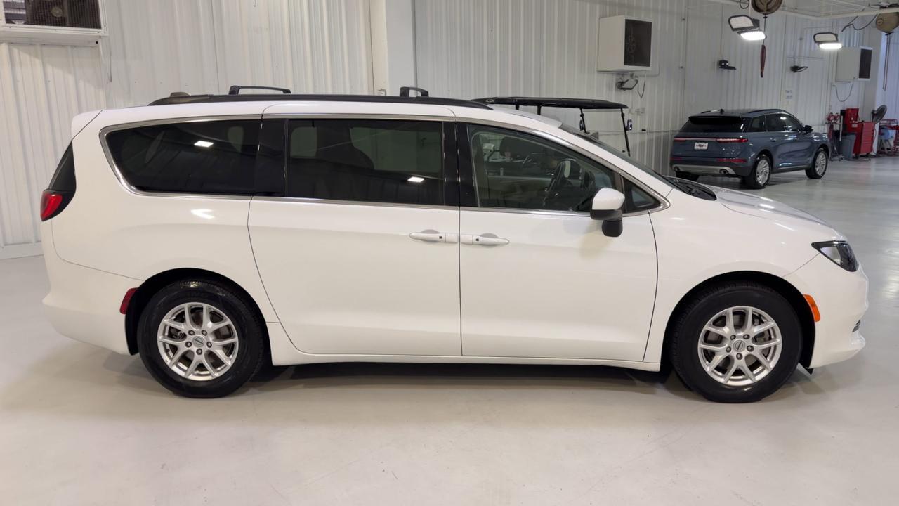 2021 Chrysler Voyager LXI