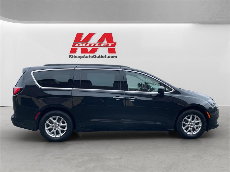 2021 Chrysler Voyager LXi Minivan 4D