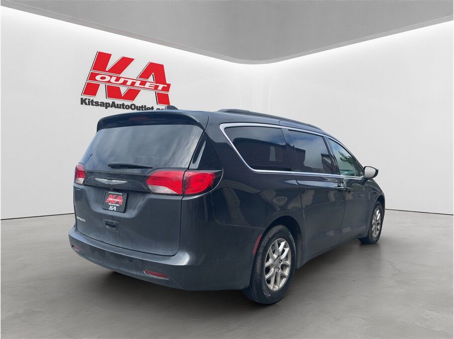 2021 Chrysler Voyager LXi Minivan 4D