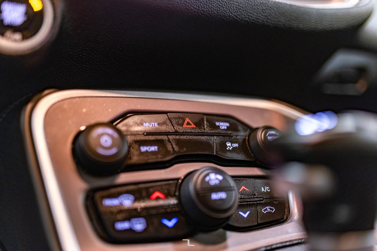 2021 Dodge Challenger AWD SXT  Bee Edition Nav BCam Red Deer AB