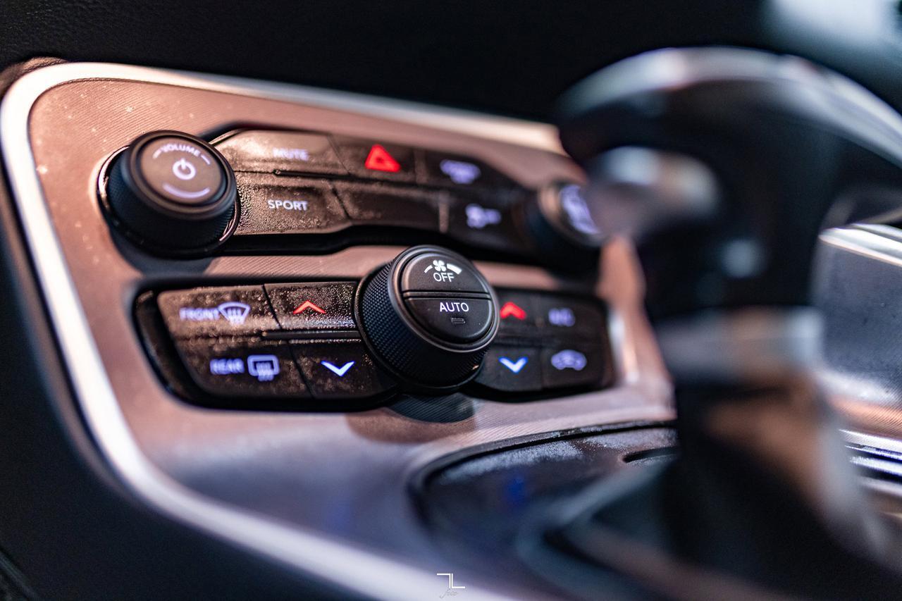 2021 Dodge Challenger AWD SXT  Bee Edition Nav BCam Red Deer AB