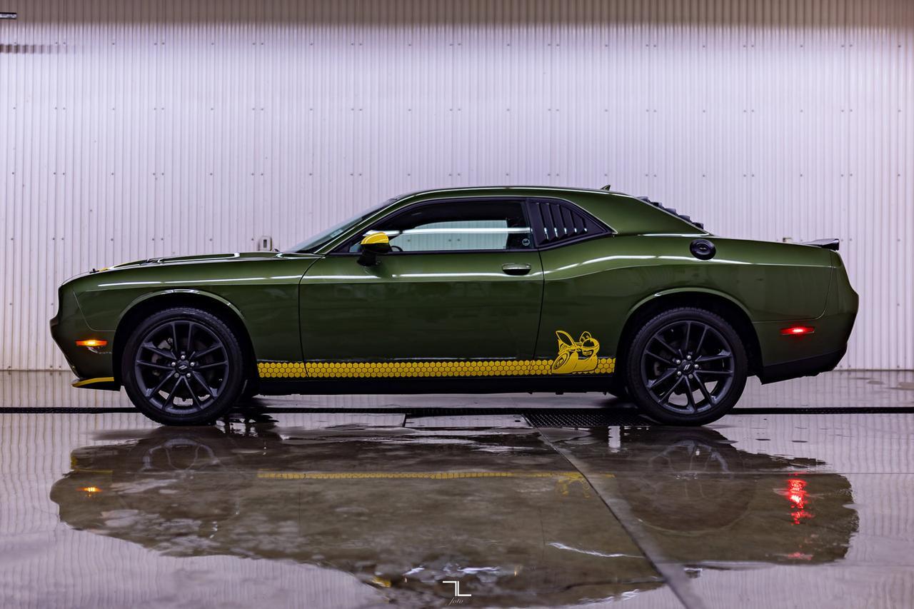 2021 Dodge Challenger AWD SXT  Bee Edition Nav BCam Red Deer AB