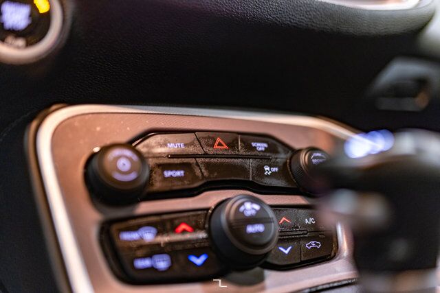 2021 Dodge Challenger AWD SXT  Bee Edition Nav BCam Red Deer AB