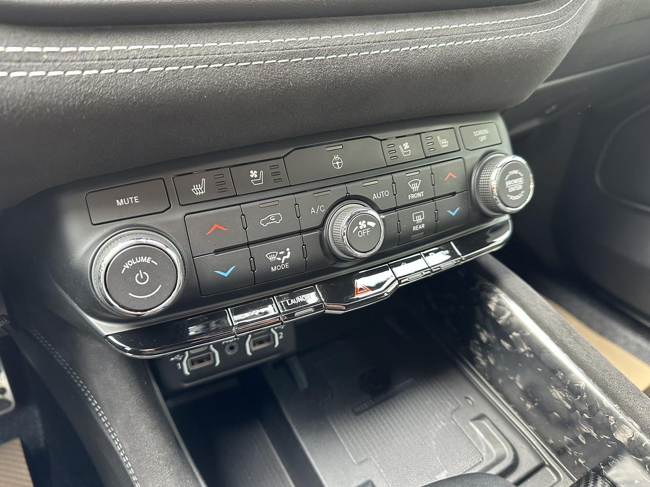 2021 Dodge Durango SRT Hellcat AWD | Supercharged HEMI V8 710HP | Brembo Brakes | NAV | Heated Vented Leather Redwater AB