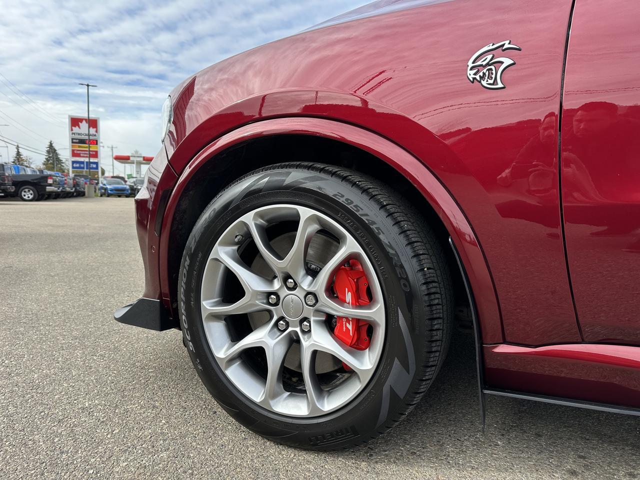 2021 Dodge Durango SRT Hellcat AWD | Supercharged HEMI V8 710HP | Brembo Brakes | NAV | Heated Vented Leather Redwater AB
