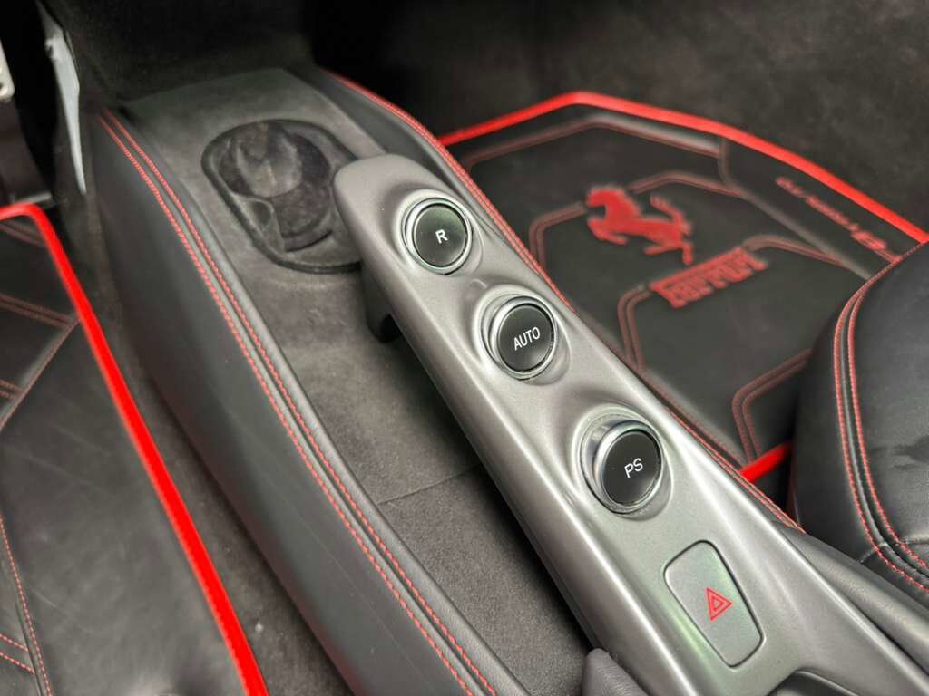 2021 Ferrari F8 Tributo Rosso Corsa paint,Daytona style seats,front lifter,JBL audio,carbon galore AND MUCH MORE!! Fort Lauderdale FL