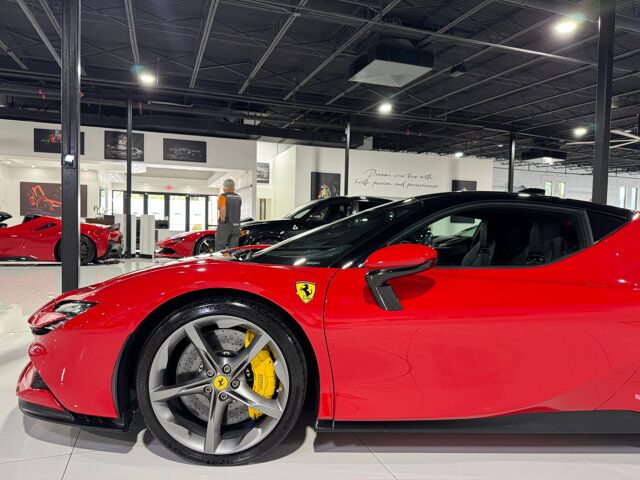 2021 Ferrari SF90 Stradale Rosso Corsa paint, suspension lifter, titanium exhaust pipes, Daytona seats, front camera & MORE!!! Fort Lauderdale FL