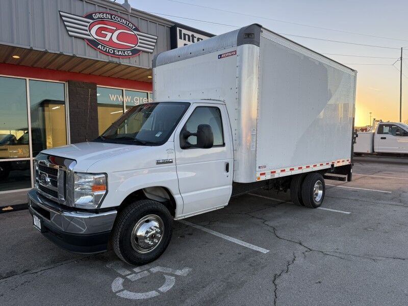 2021 Ford E-350 Box Truck 7.3L V8 w/ Lift Gate 64k mi's