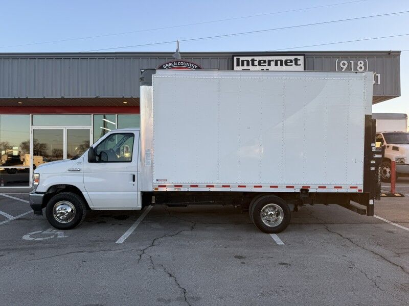 2021 Ford E-350 Box Truck 7.3L V8 w/ Lift Gate 64k mi's Collinsville OK