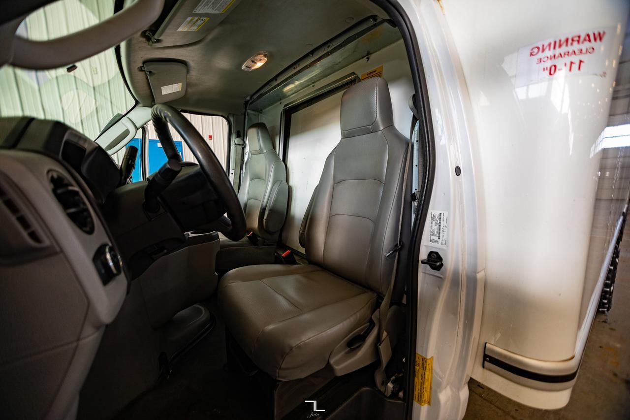2021 Ford E-450 Cube Van Power Liftgate Red Deer AB