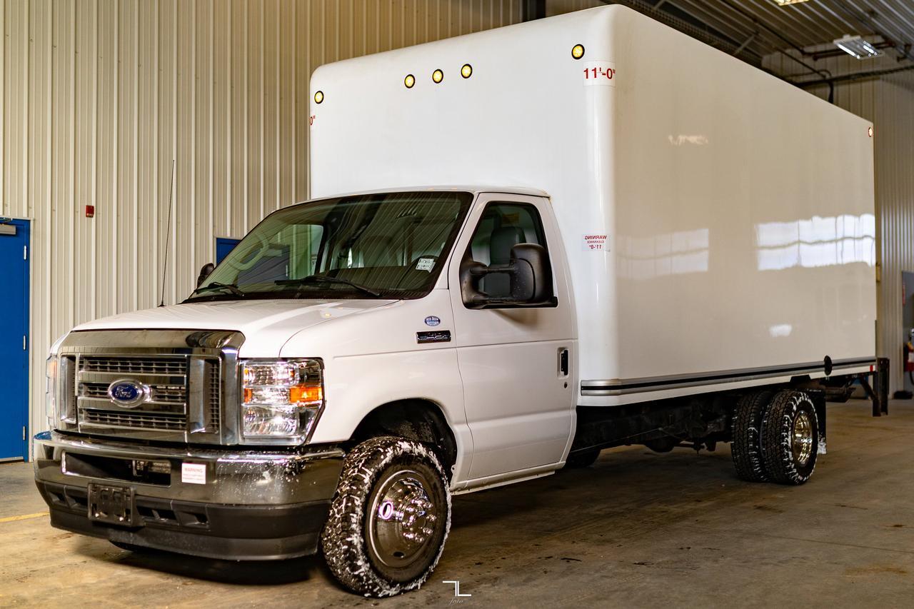 2021 Ford E-450 Cube Van Power Liftgate Red Deer AB