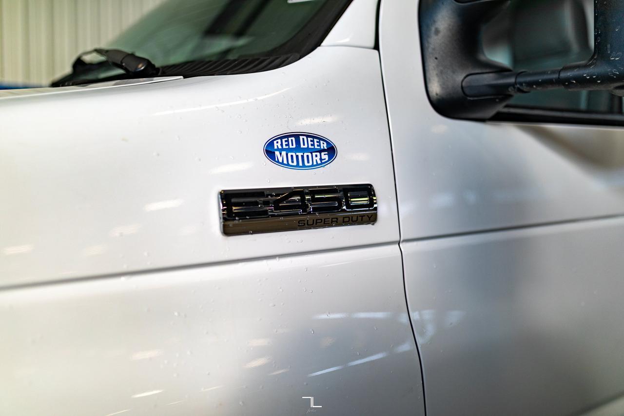 2021 Ford E-450 Cube Van Power Liftgate Red Deer AB