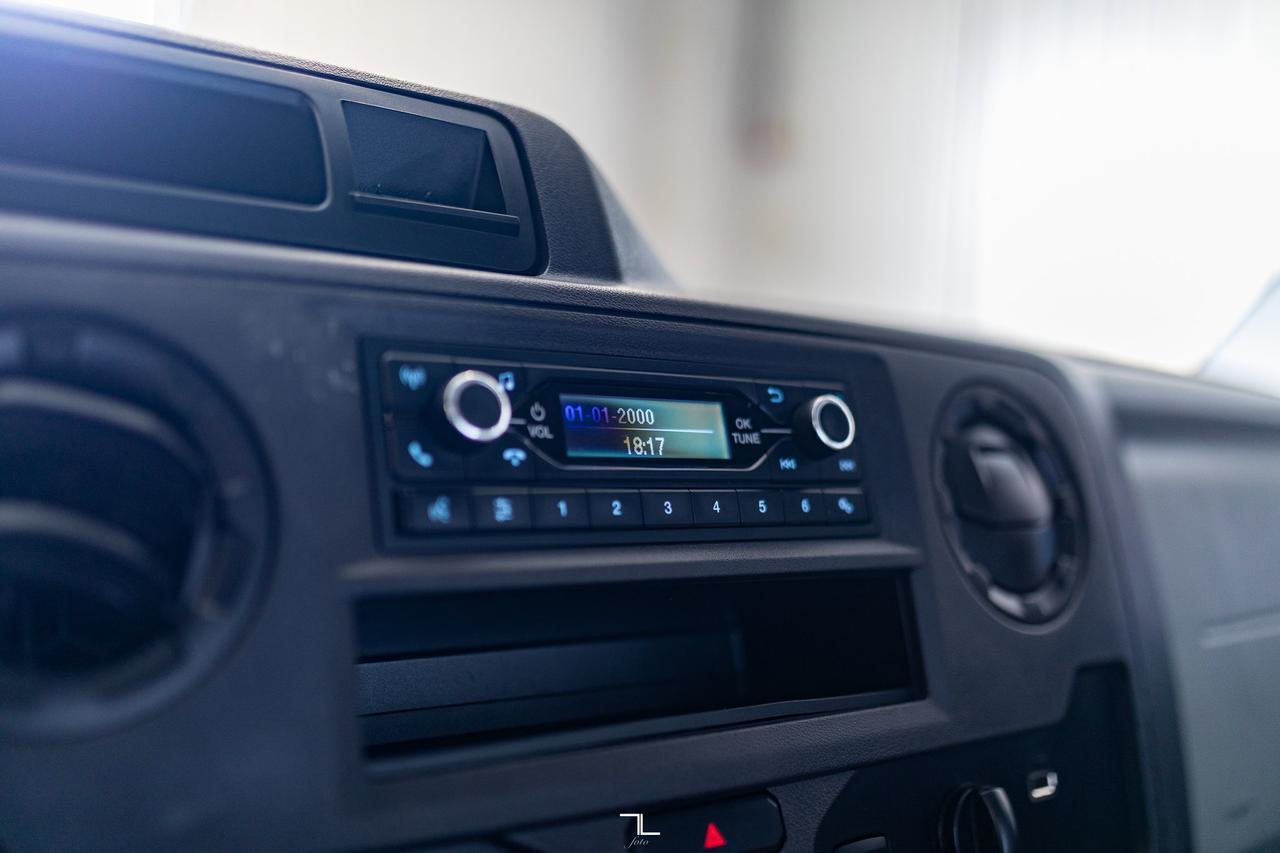 2021 Ford E-450 Cube Van Power Liftgate Red Deer AB