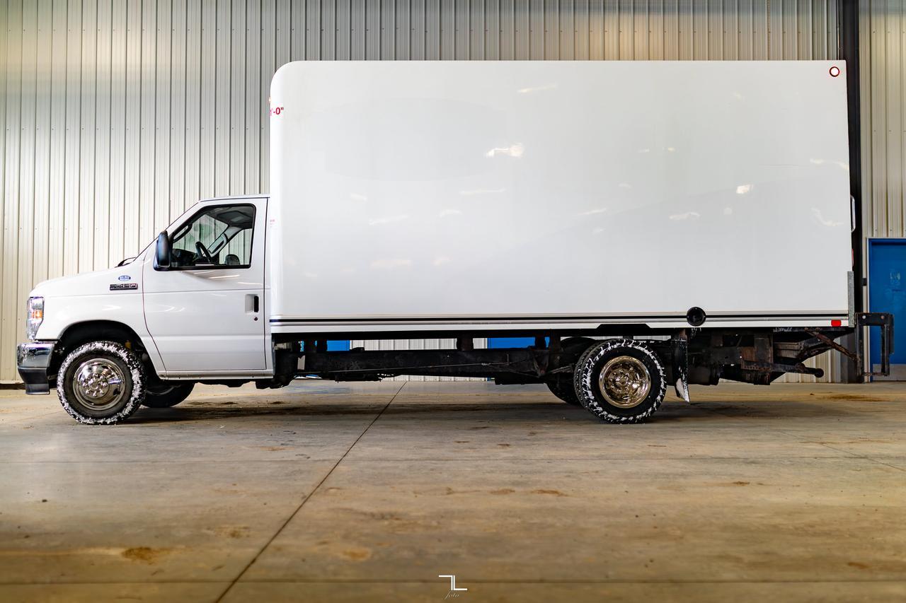 2021 Ford E-450 Cube Van Power Liftgate Red Deer AB