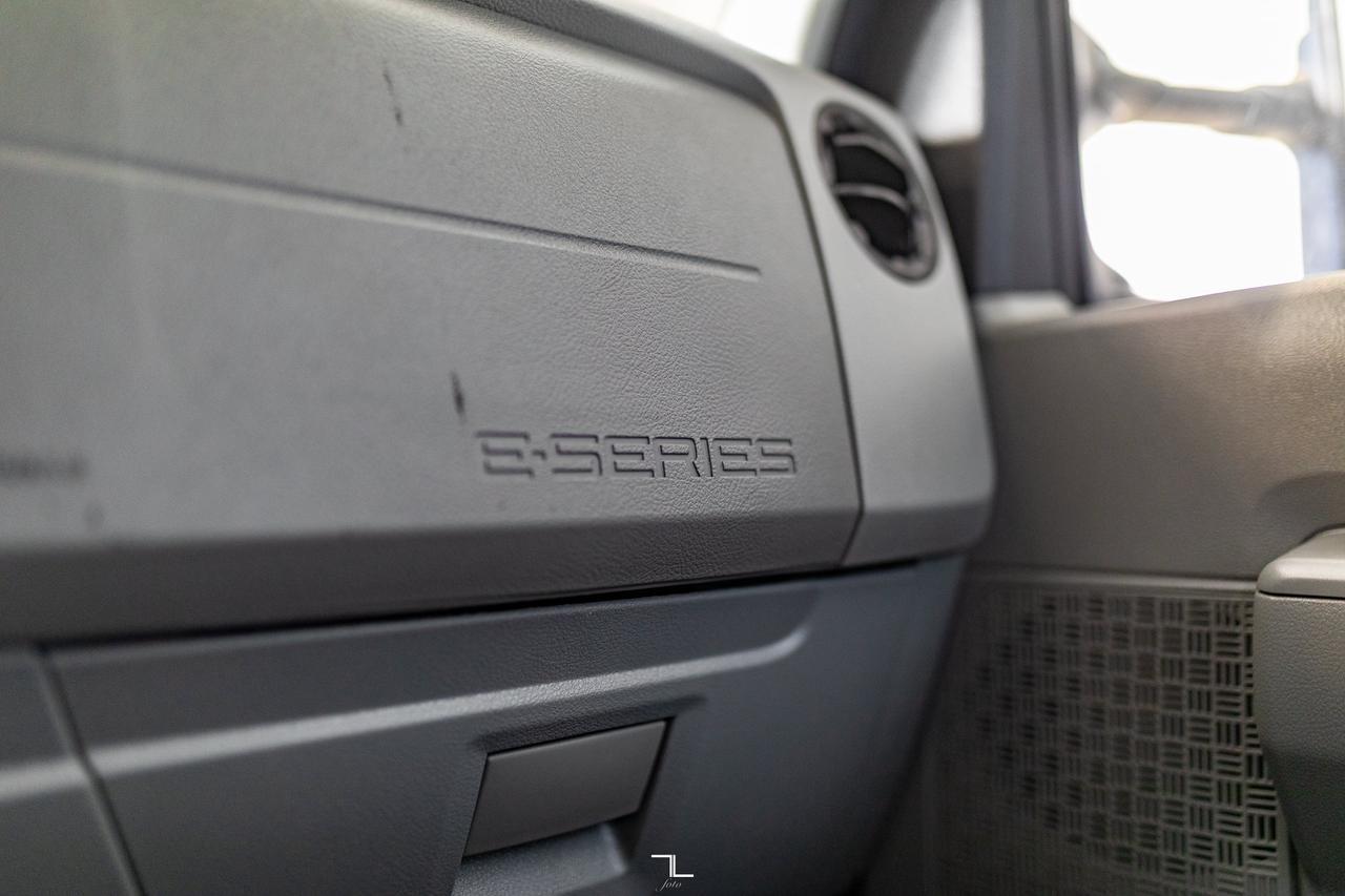 2021 Ford E-450 Cube Van Power Liftgate Red Deer AB