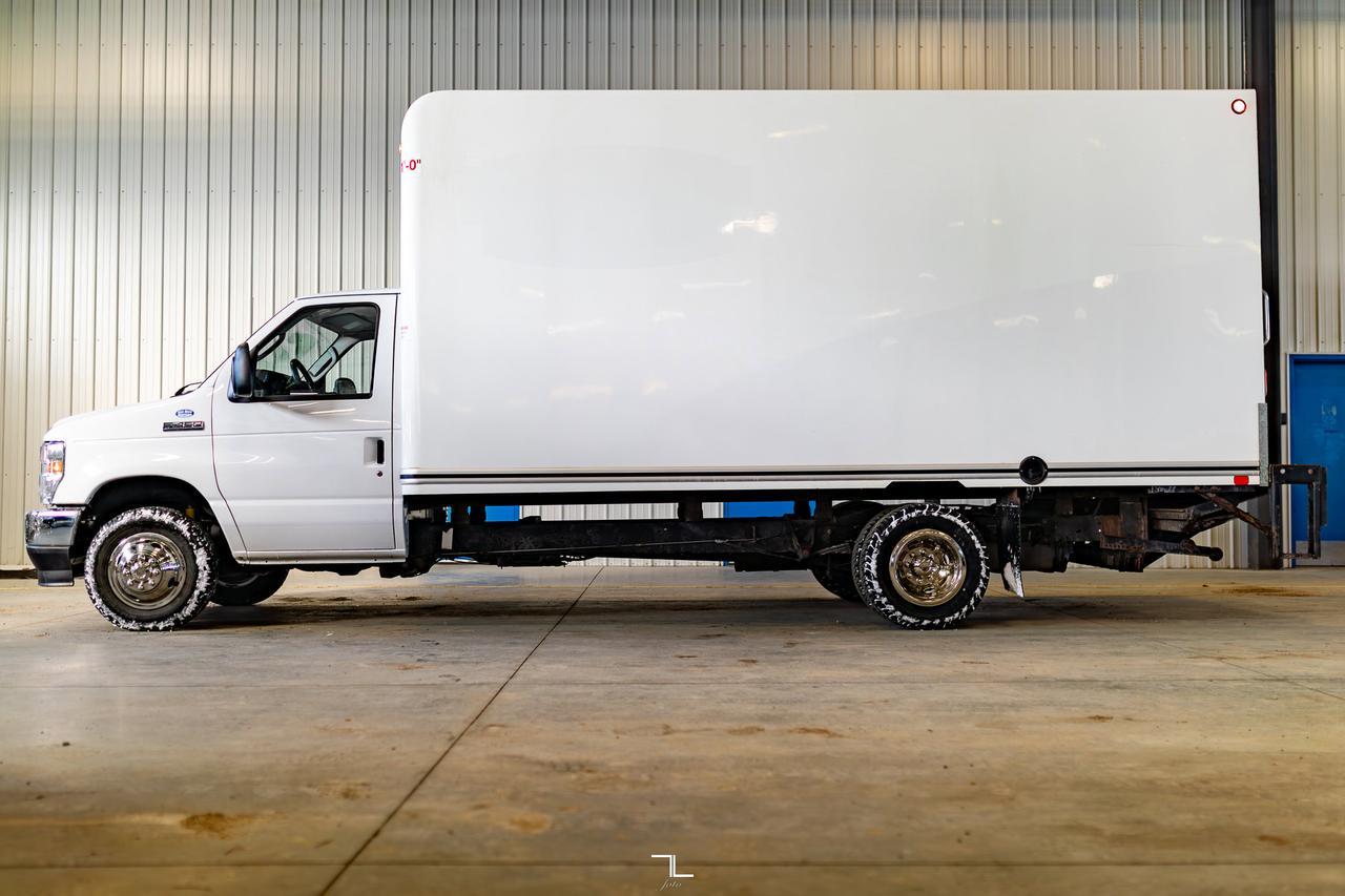 2021 Ford E-450 Cube Van Power Liftgate Red Deer AB
